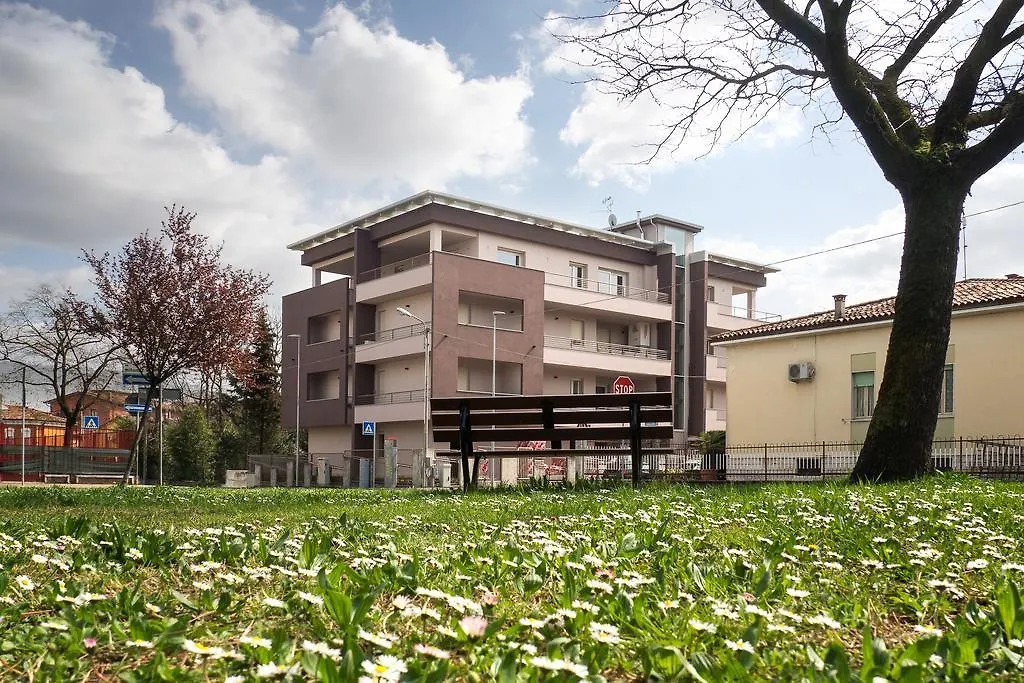 Flats4Rent Corona 0*, Verona