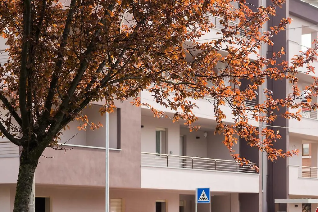 Flats4Rent Corona Apartment