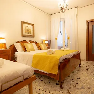 Apartment Residenza Porta Leoni - Royal Welcome, Verona