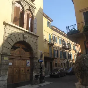 Protezione Della Giovane - Female Хостел